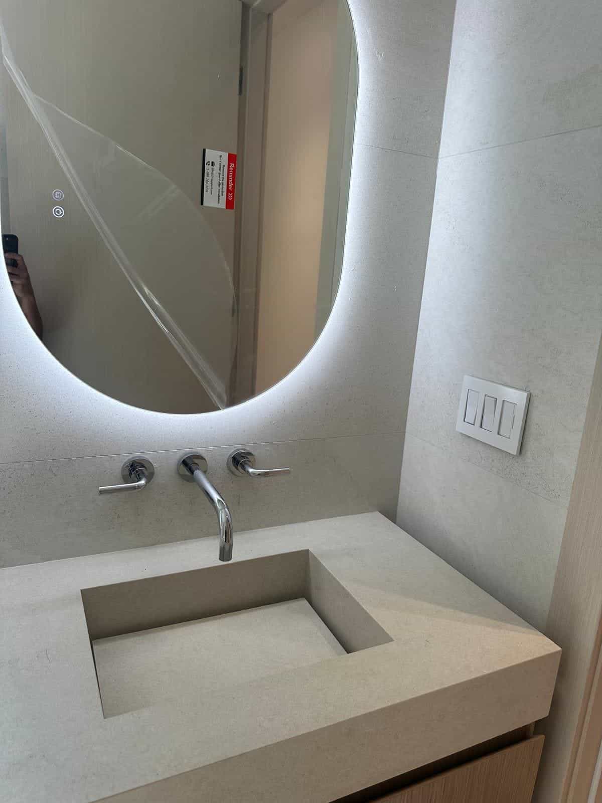 Before and after of a Bathroom remodeling by a plumber in Doral