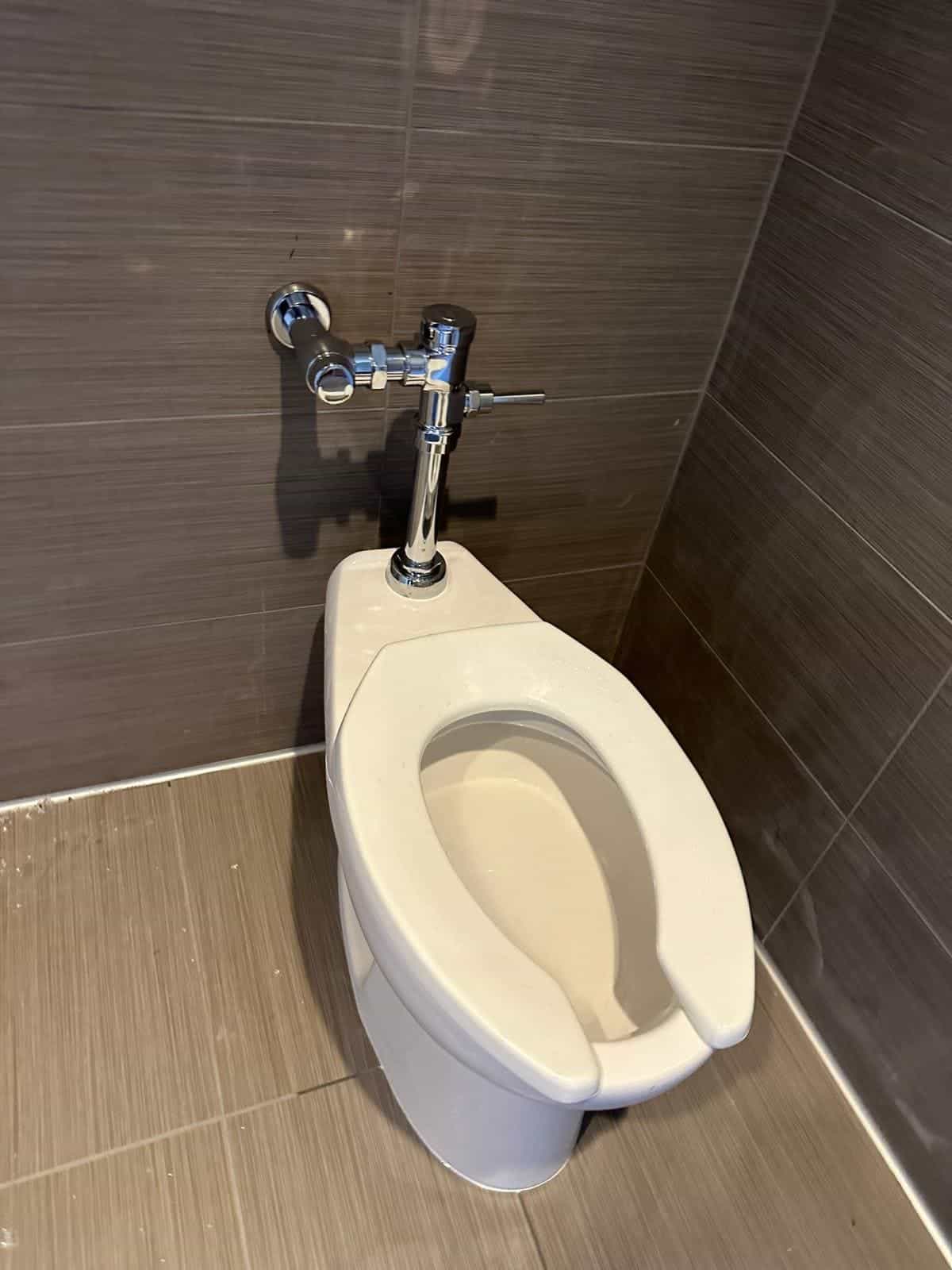 Before and after of a Toilet installation by a plumber in Doral