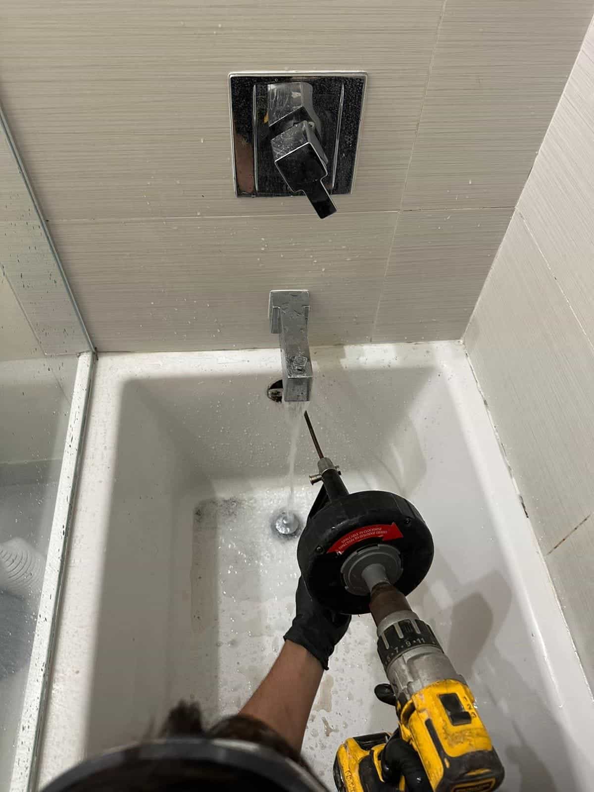 Before and after of a Drain cleaning by a plumber in Doral