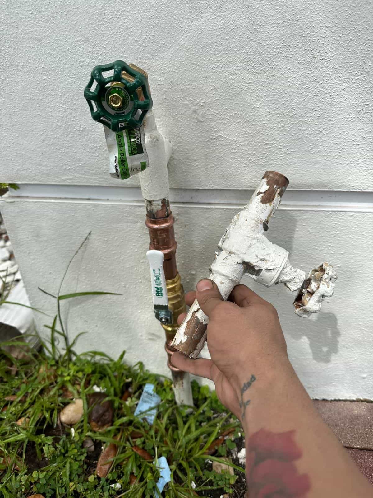 Before and after of a Main valve replacement by a plumber in Doral